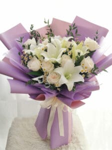 đặt hoa online dễ dàng tại Lynhflower. Hoa sinh nhật, hoa tình yêu, hoa cưới thiết kế sang trọng, giao nhanh trong ngày.