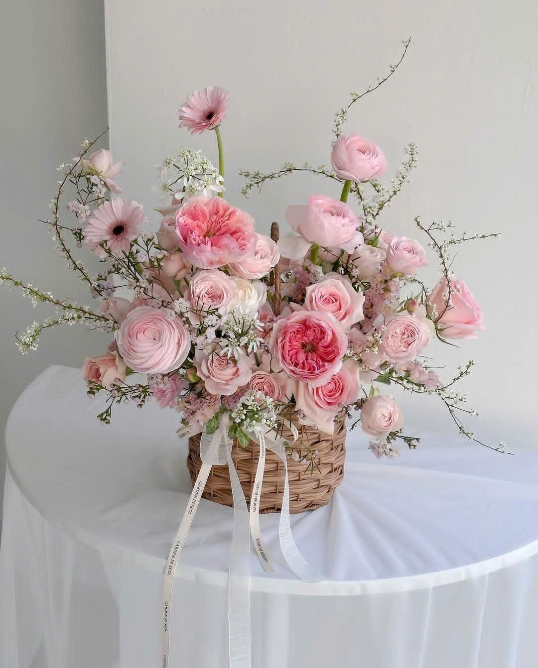 Giỏ Hoa Hồng Pastel Cao Cấp - Pink Serenity Garden