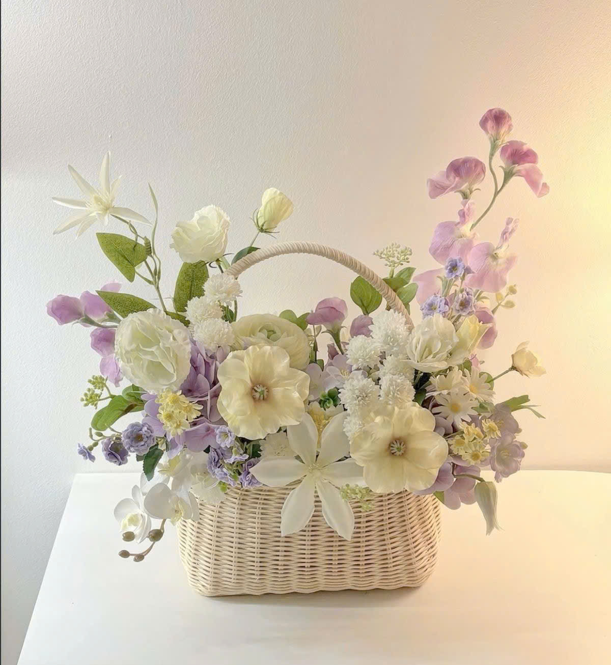 Giỏ Hoa Tím Trắng Dịu Dàng - Lavender Dream Garden